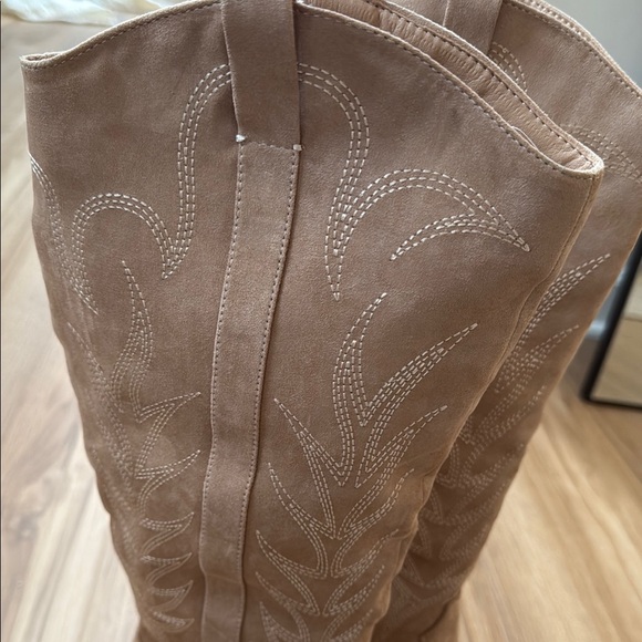 Universal Thread Cowboy Tan Heeled Boots - Picture 4 of 4